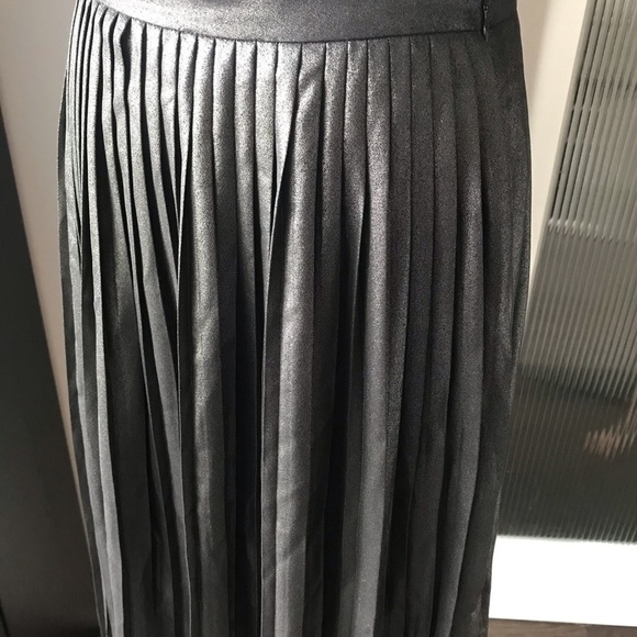 Dynamite metallic pleated skirt - Picture 4 of 4